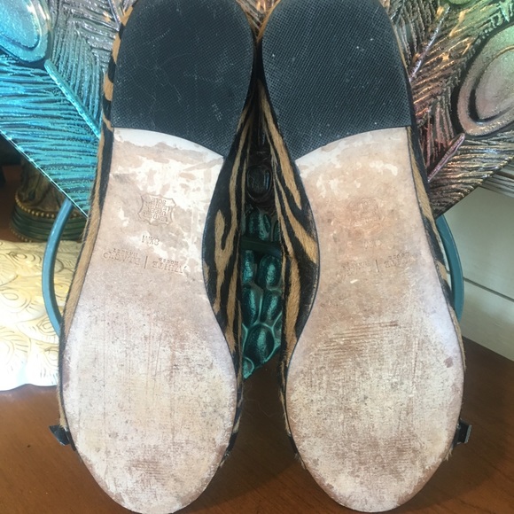 8.5M Tiger print flats calfskin/hair WHBM - Picture 6 of 8